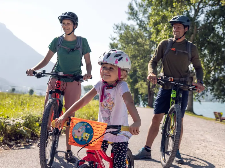Fahrradtour mit der Familie am Achensee © Achensee Tourismus
