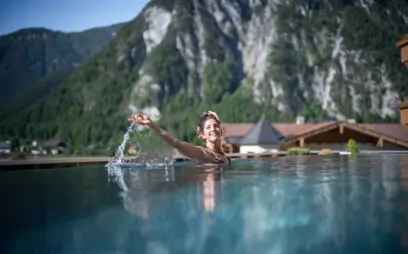 Spaß haben im Pool mit toller Aussicht 