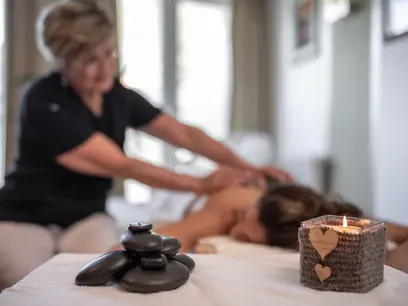 Entspanne bei einer Massage von Erika 