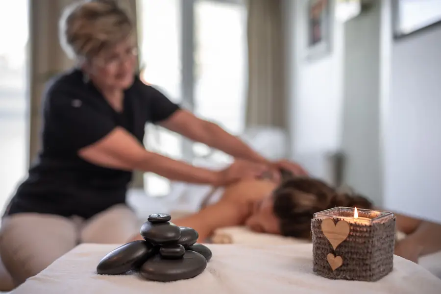 Entspanne bei einer Massage von Erika 
