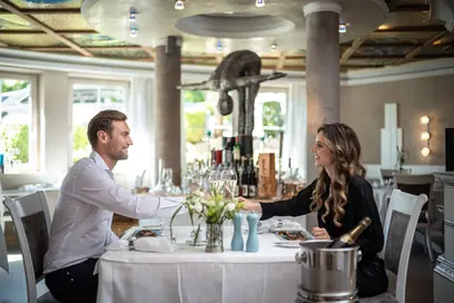 Die Nachspeise in Begleitung eines anderen drinks 